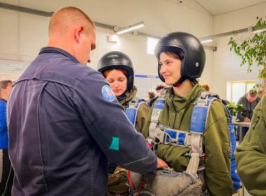 Курсанты Центра «ВОИН» из шести регионов совершили первый прыжок с парашютом