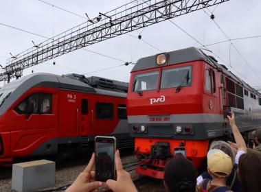 Свердловские курсанты встретили агитпоезд «Единство в памяти, сила в подвиге»