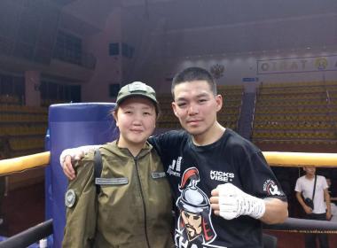 Бату Хасиков вместе с курсантами Центра «ВОИН» поддержал калмыцкого боксера