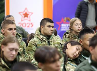 Участники финала соревнований «Путь ВОИНа» встретились с Героями России