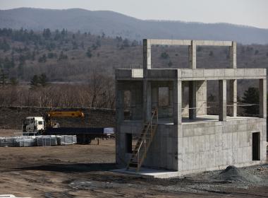 Юрий Трутнев проверил ход строительства снайперского полигона в Приморье