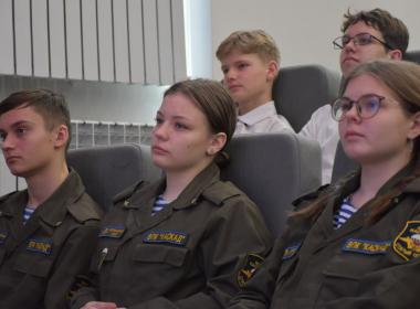 Белгородские курсанты встретились с героями ВДВ