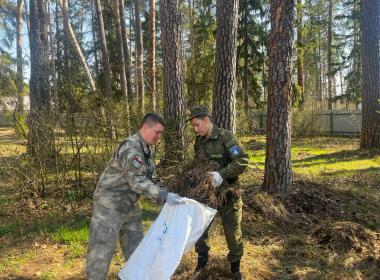 На службе памяти: курсанты Центра «ВОИН» продолжают участие в акции «Мы за чистоту»